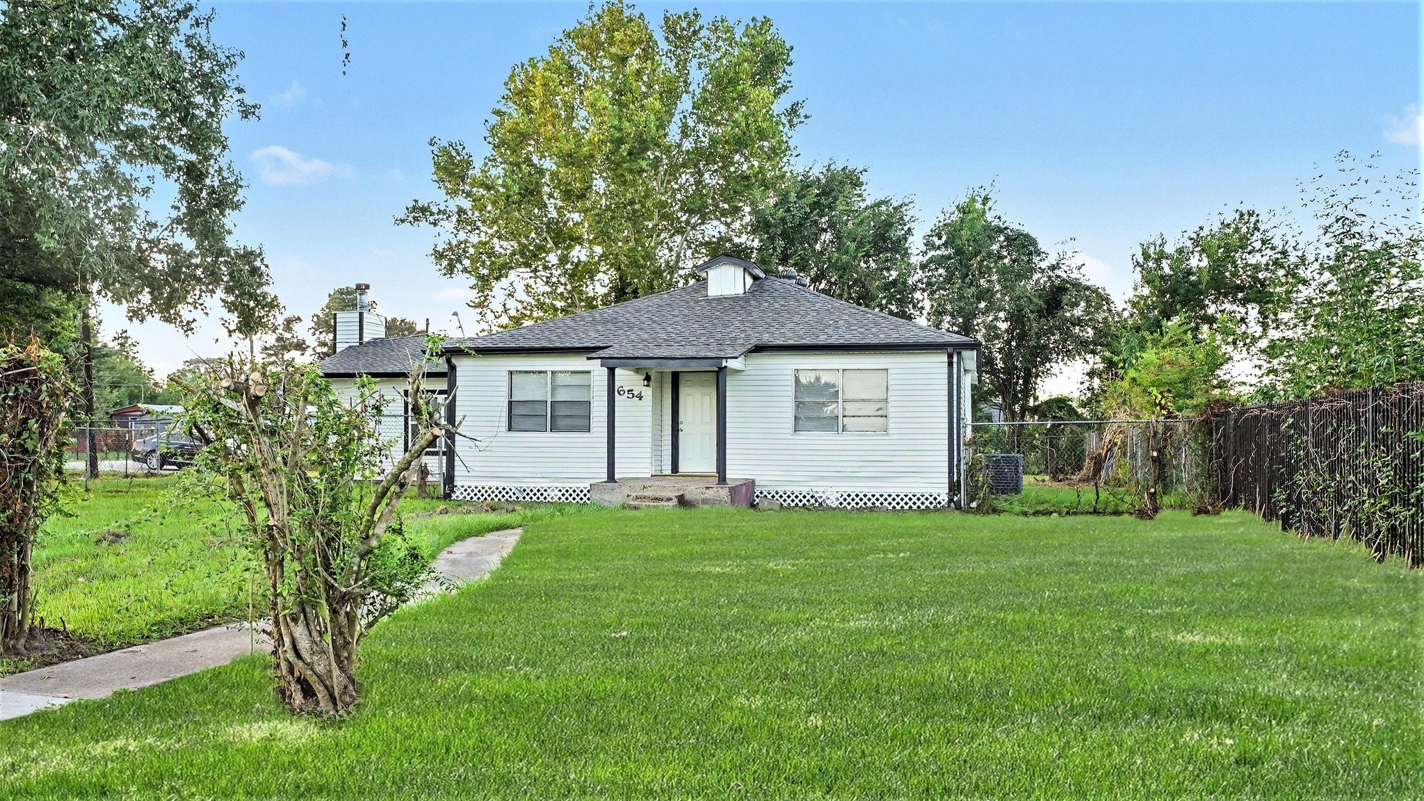 654 Ridge Drive Property Photo 2