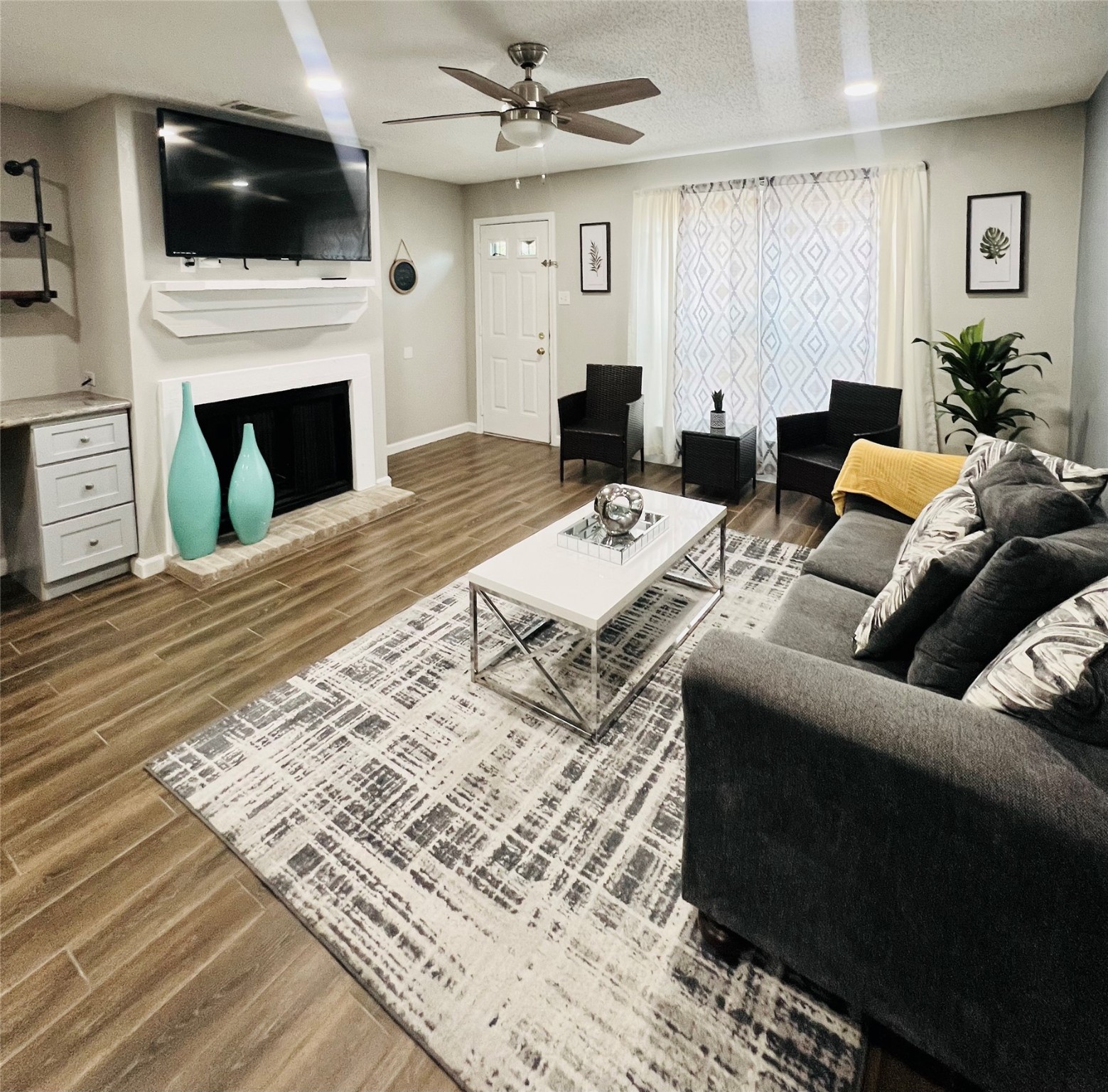 2112 Greenbriar Colony Drive Property Photo 1