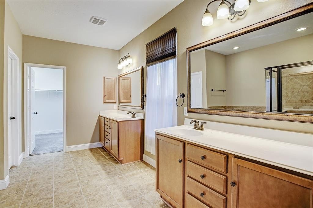 11022 Avery Oaks Lane Property Photo 4