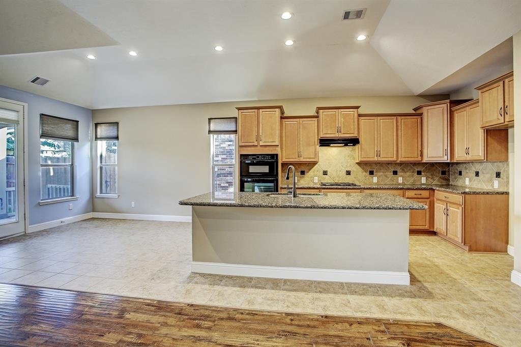 11022 Avery Oaks Lane Property Photo 6