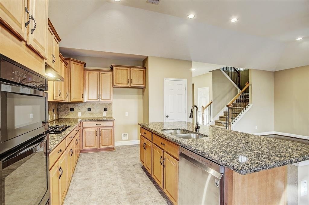 11022 Avery Oaks Lane Property Photo 11