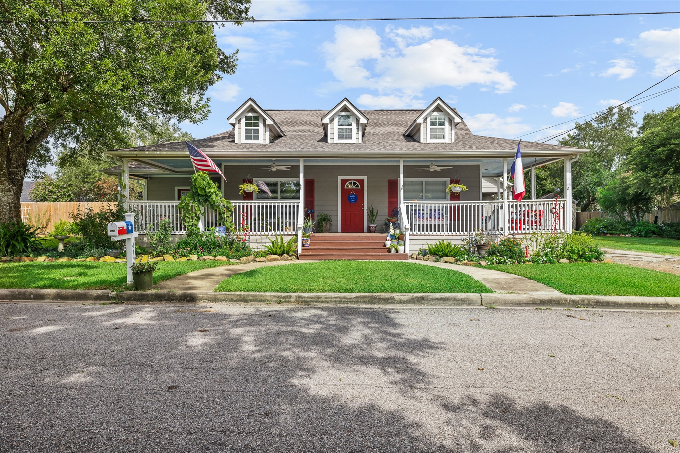 410 N Cochran Street Property Photo 1