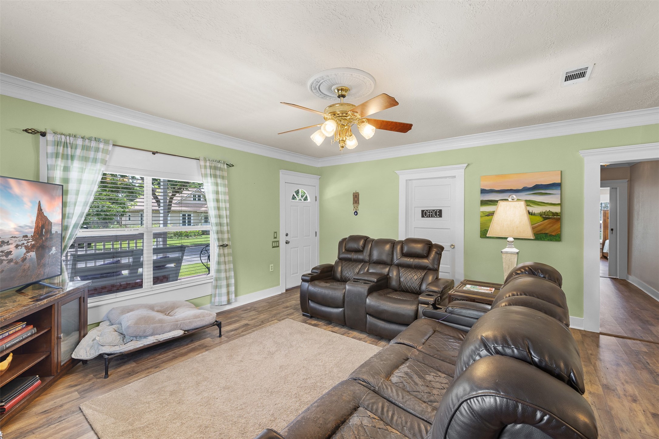 410 N Cochran Street Property Photo 11
