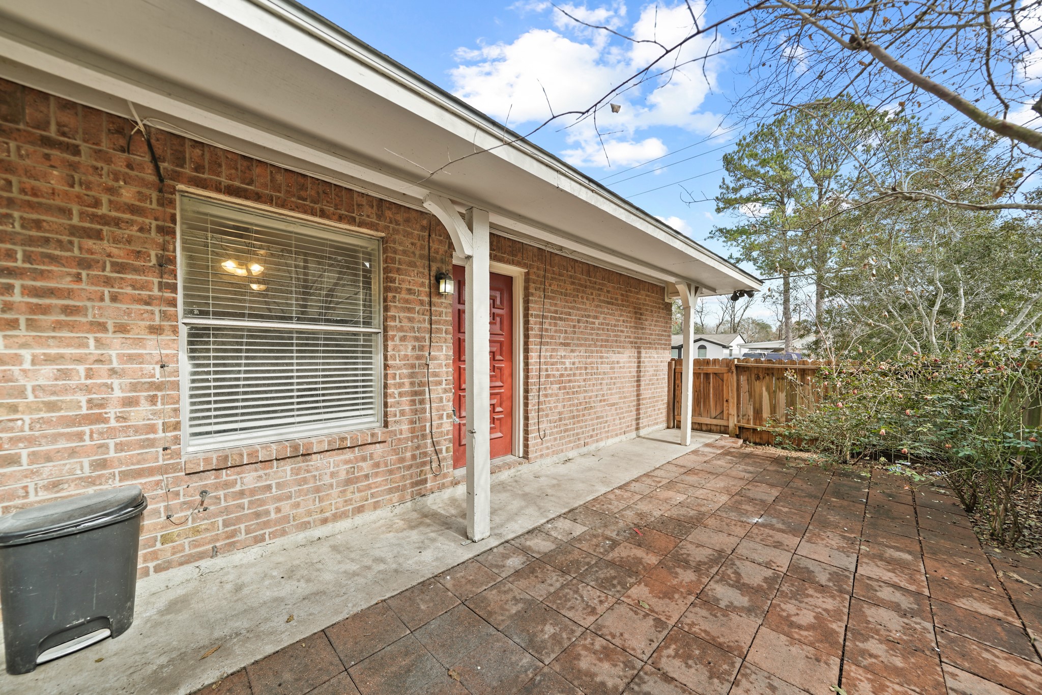 2118 N Austin Avenue Property Photo 2
