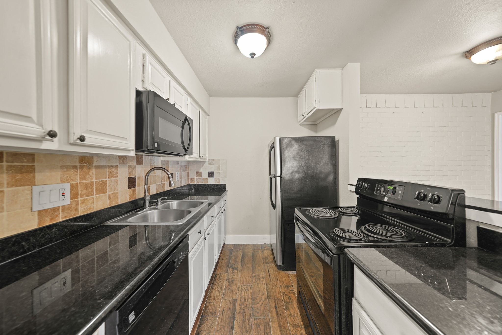 2118 N Austin Avenue Property Photo 4