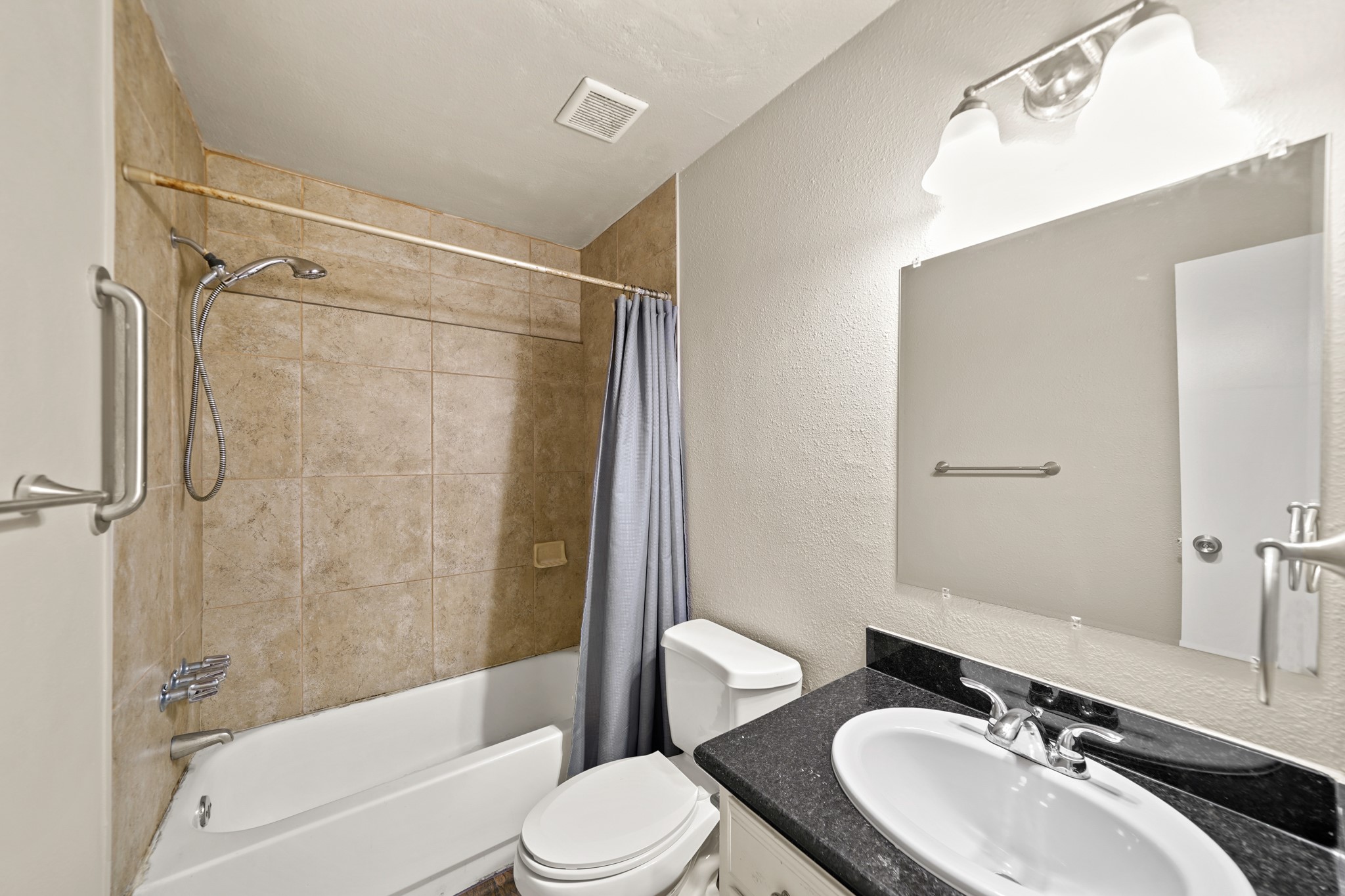 2118 N Austin Avenue Property Photo 10