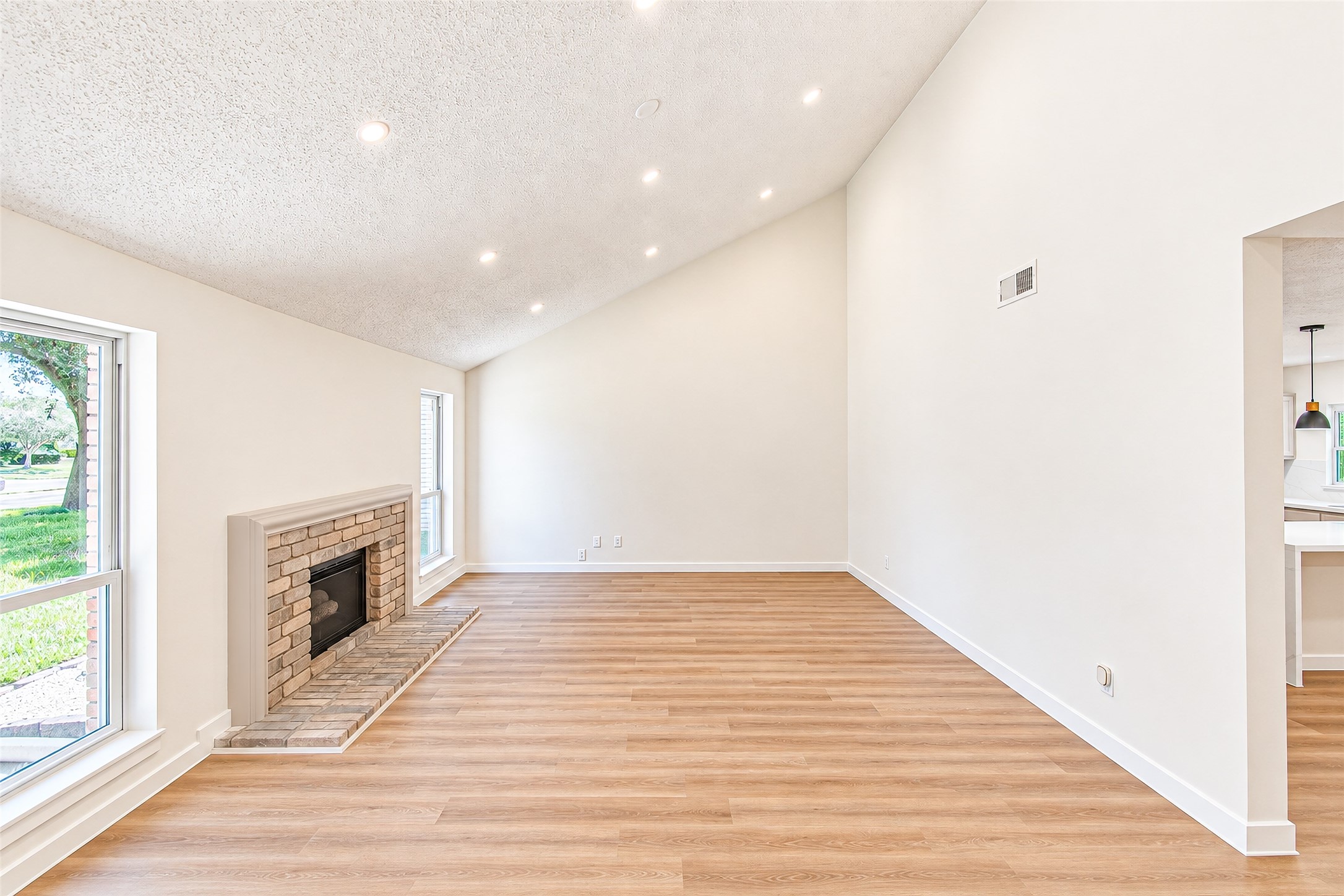 18015 Brooknoll Drive Property Photo 9