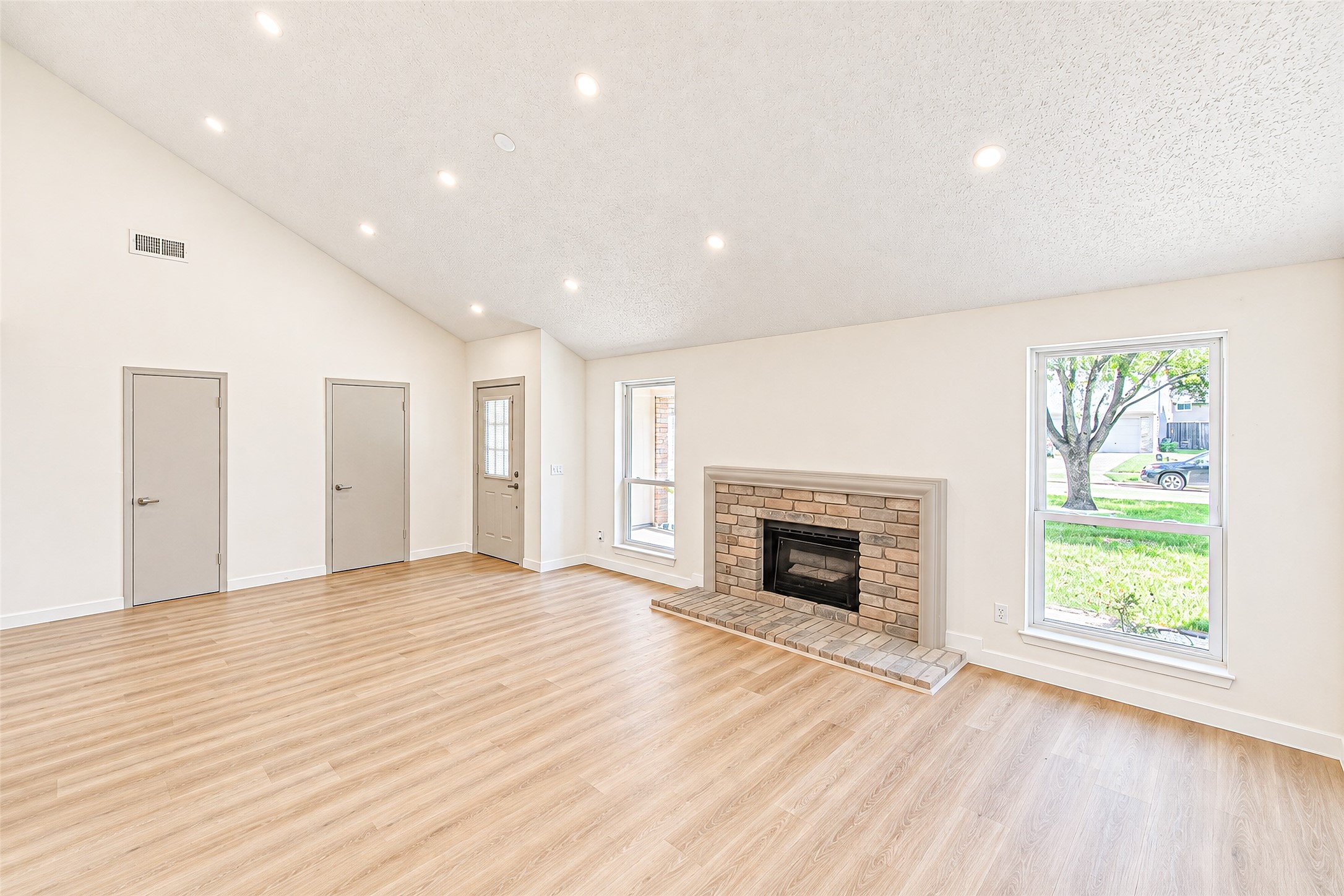 18015 Brooknoll Drive Property Photo 10