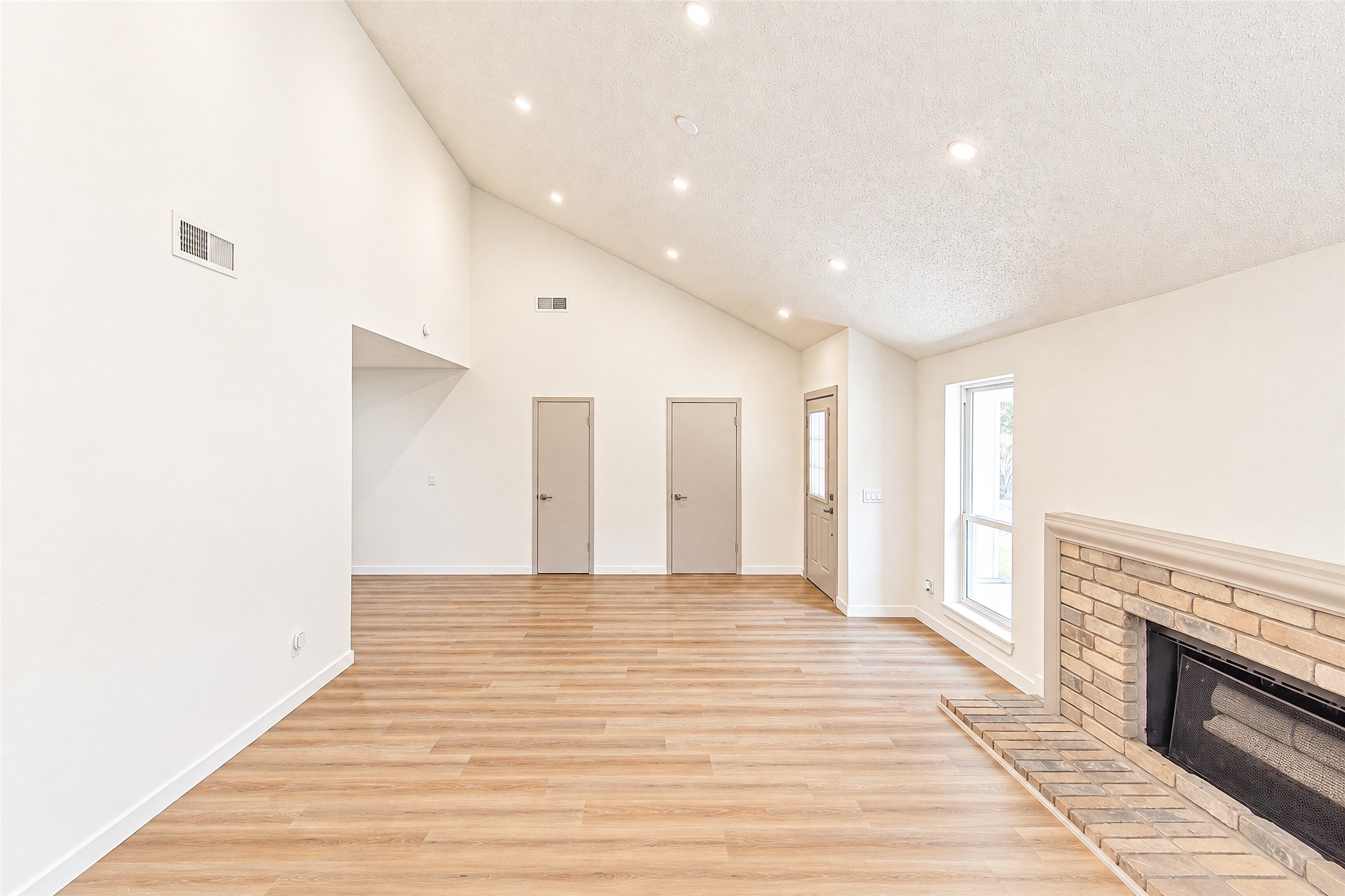 18015 Brooknoll Drive Property Photo 11