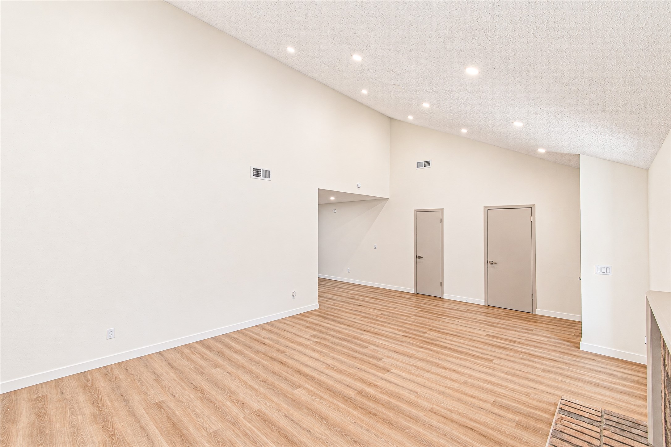 18015 Brooknoll Drive Property Photo 13