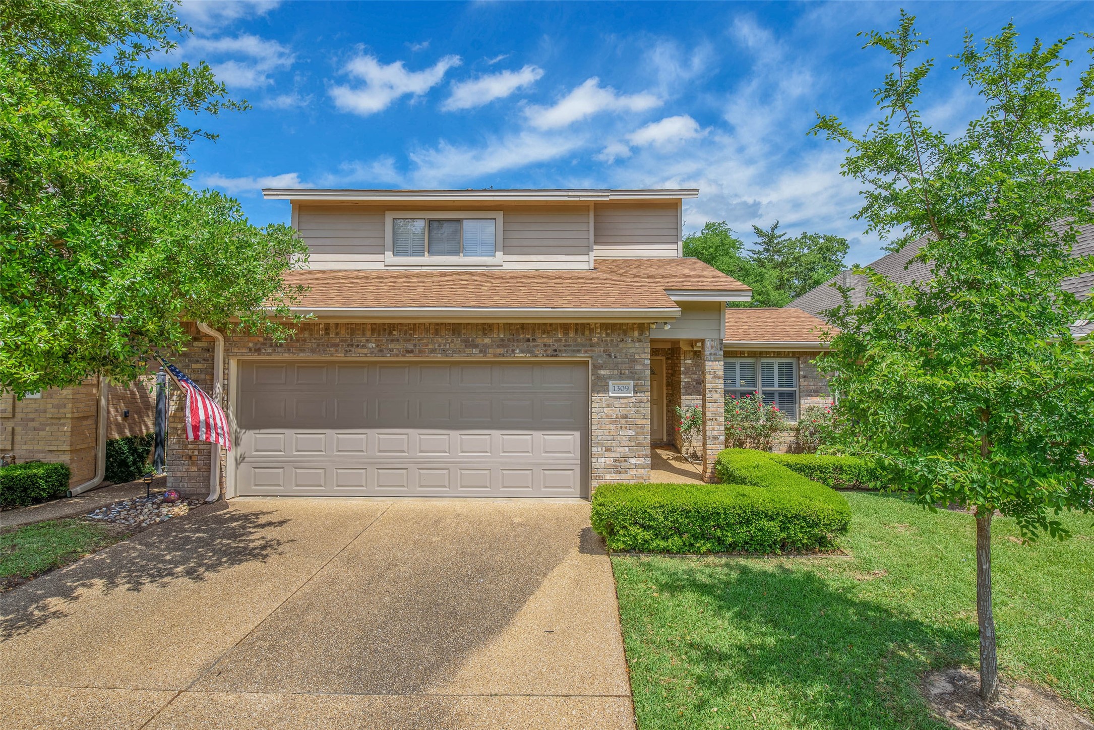 1309 Essex Green Property Photo 1