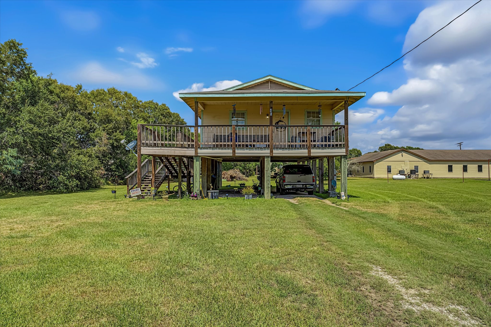405 Oyster Property Photo 1