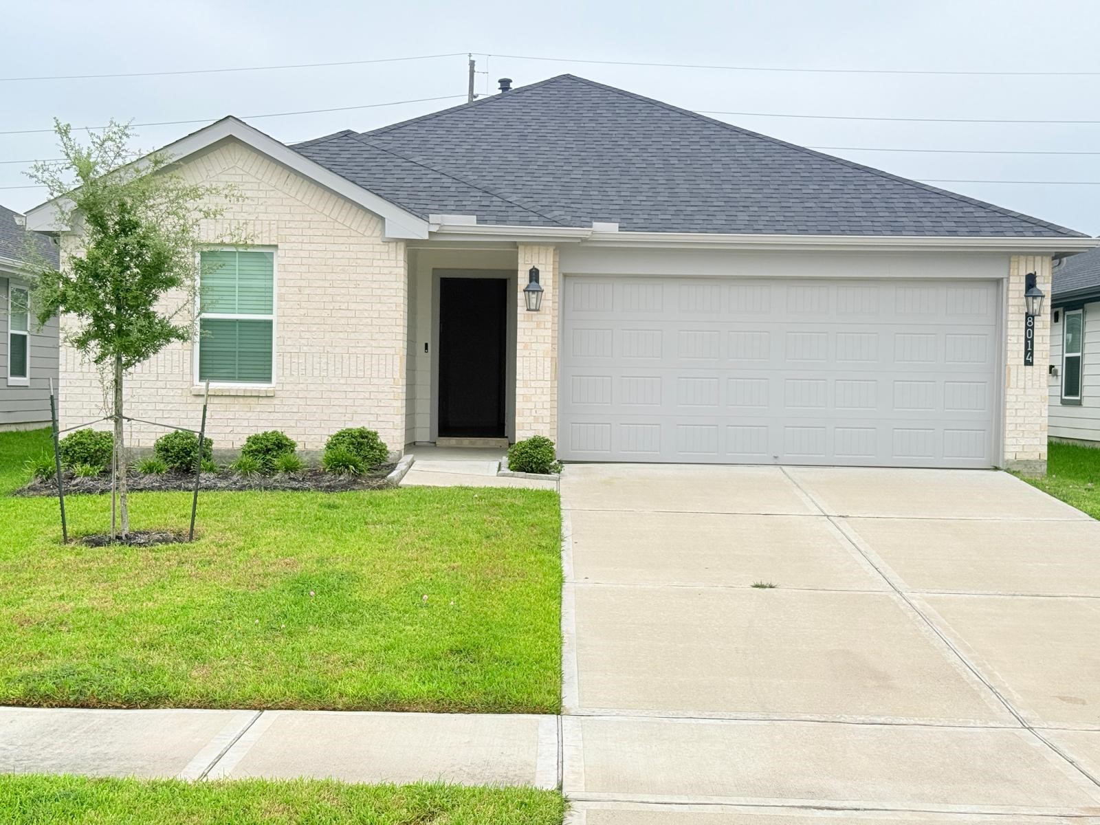 8014 Tropea Drive Property Photo 1