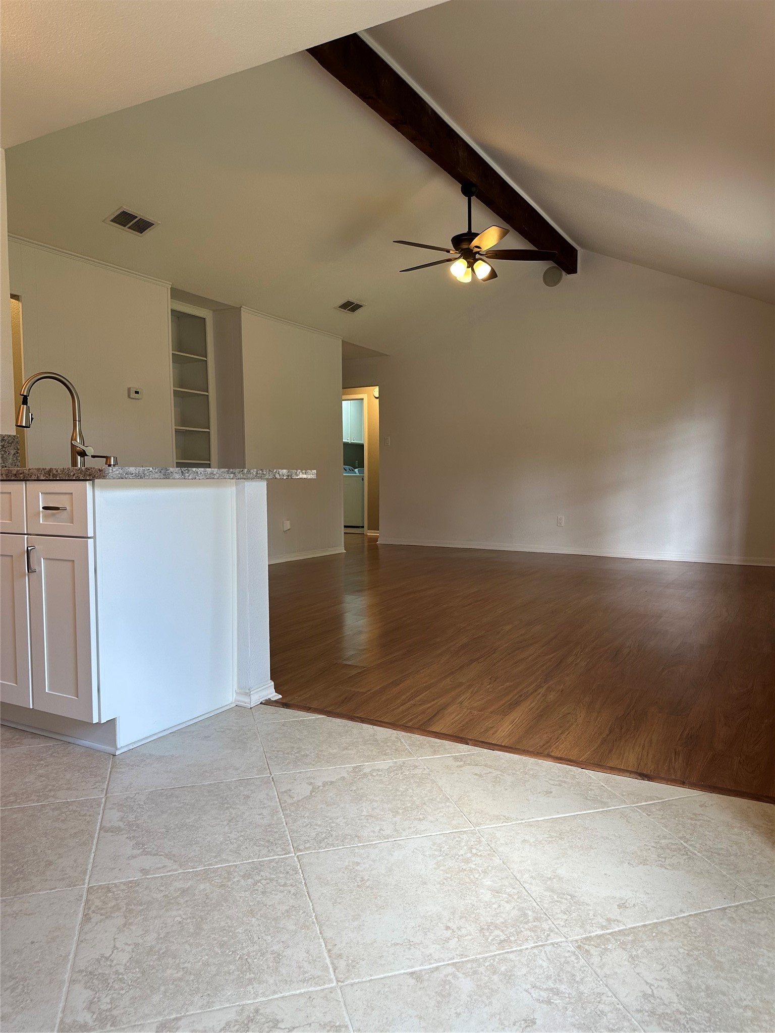 2414 Manila Lane Property Photo 4