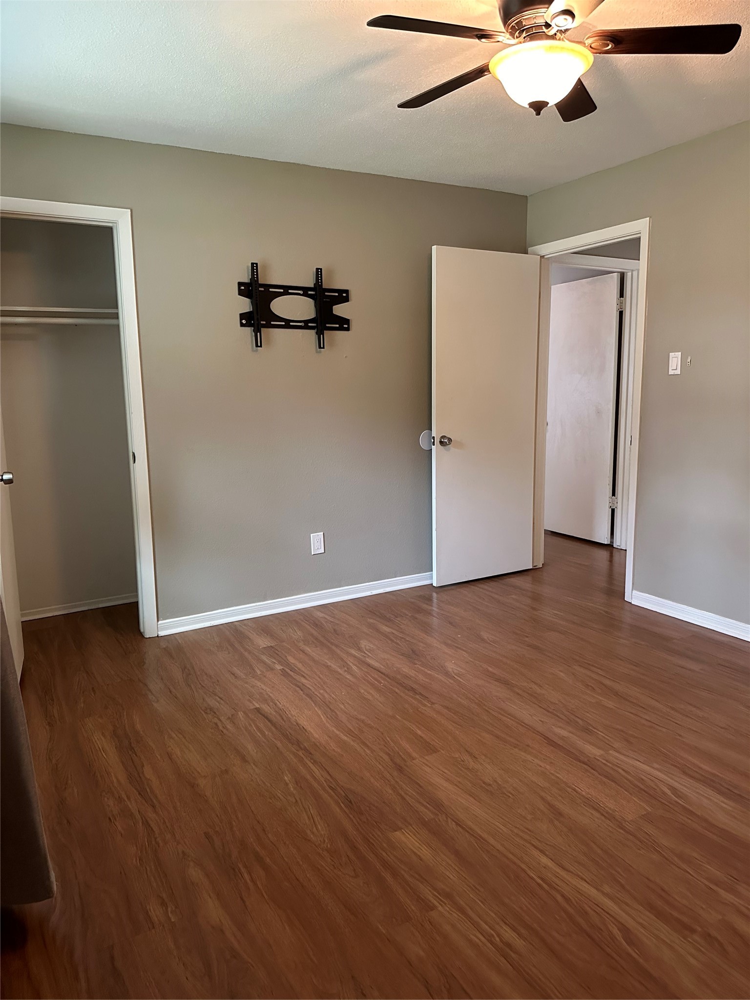 2414 Manila Lane Property Photo 7