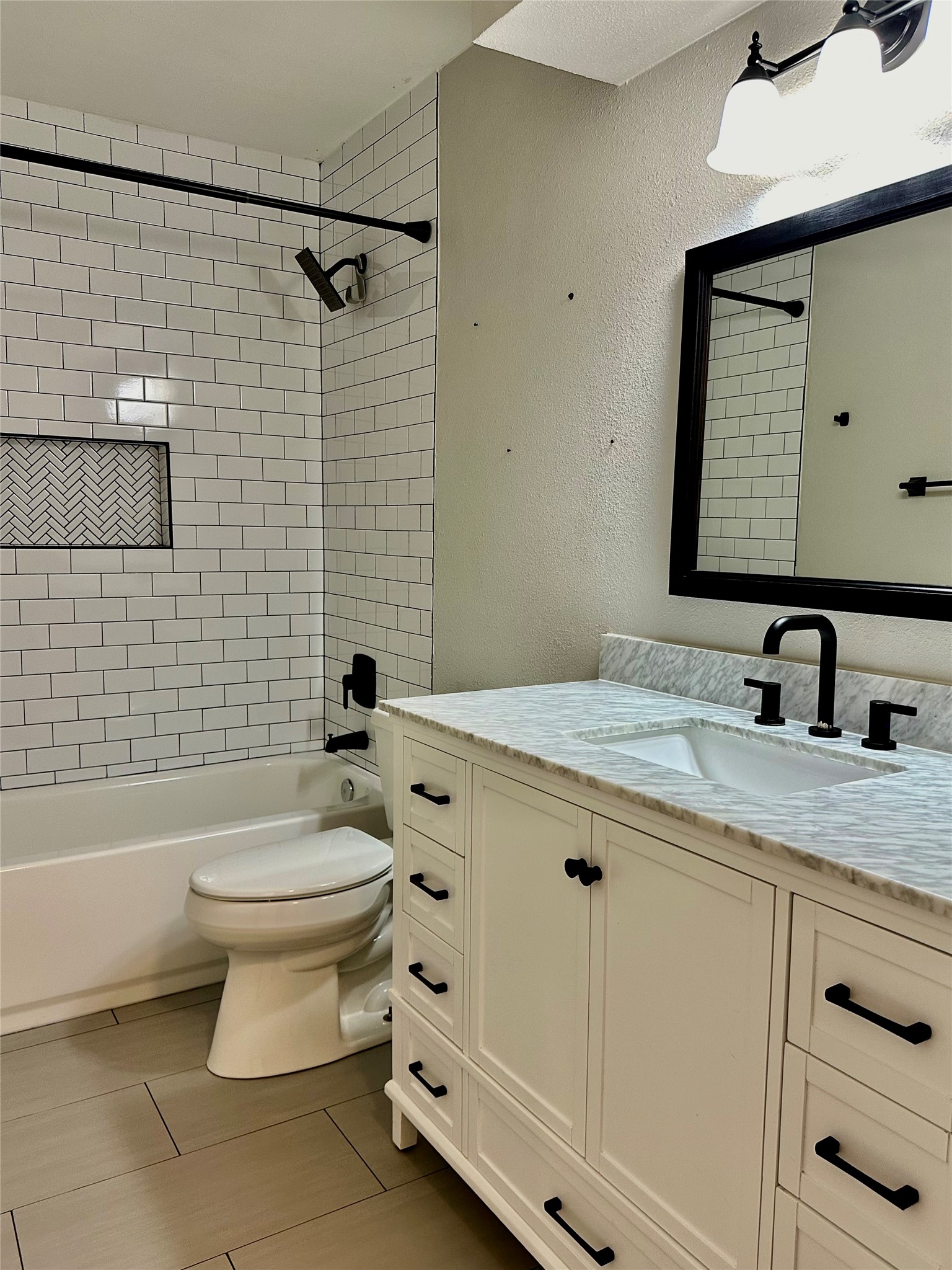 2414 Manila Lane Property Photo 8
