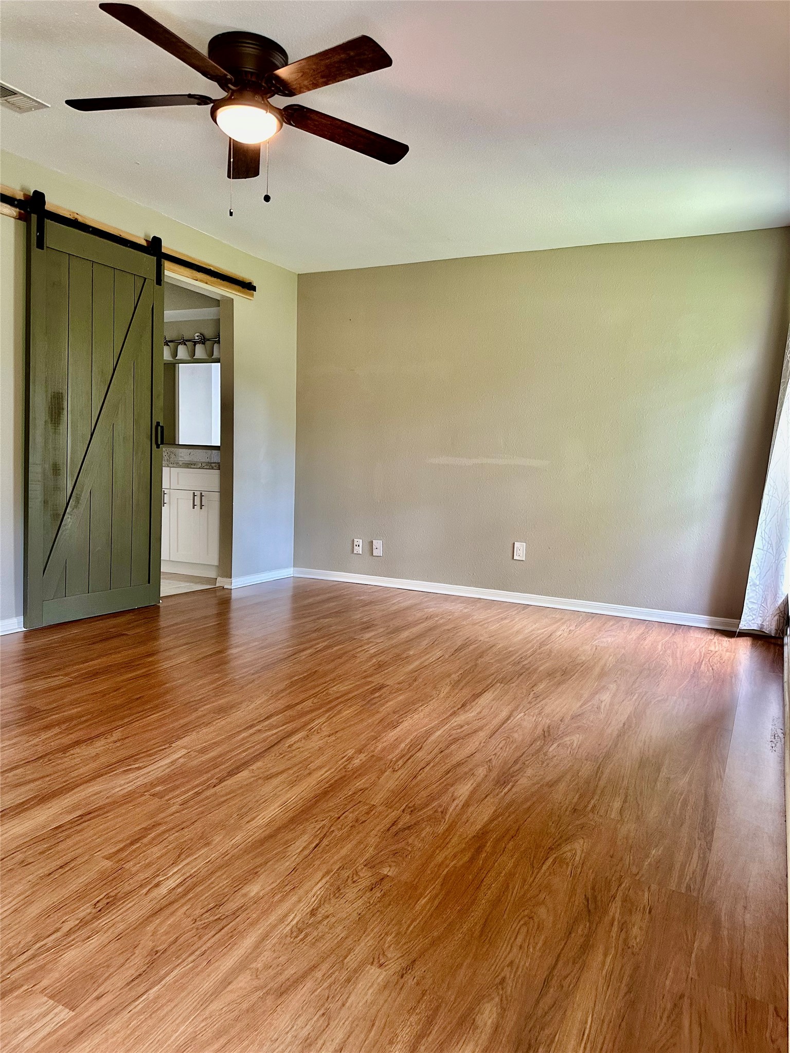 2414 Manila Lane Property Photo 11