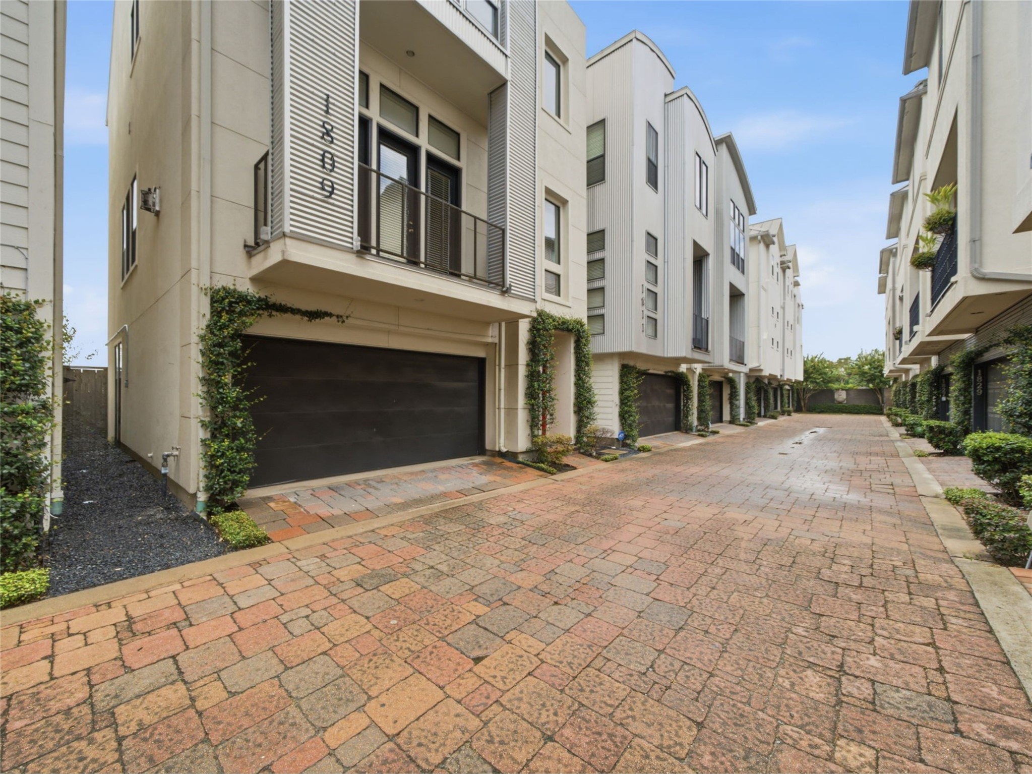 1809 Dart Street Property Photo 1