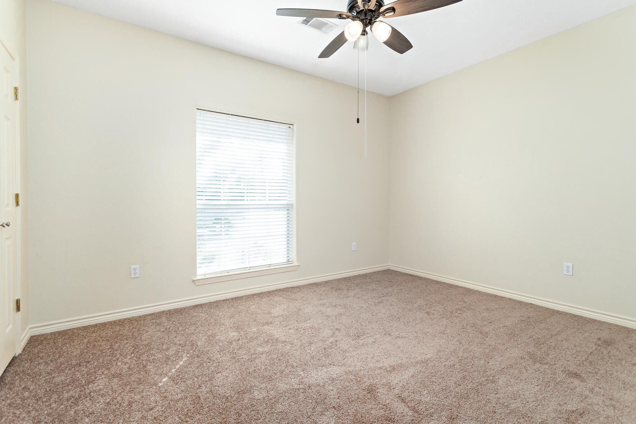 21 Stephens Lane Property Photo 18