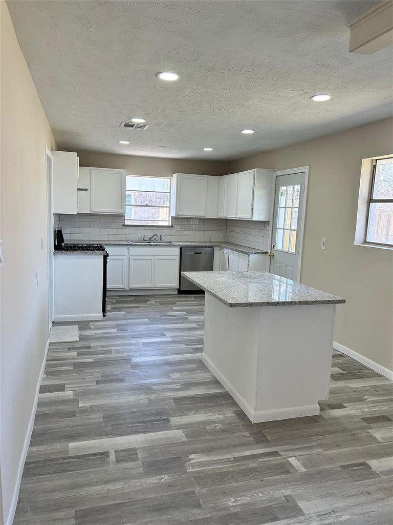 3822 Ebbtide Drive Property Photo 2