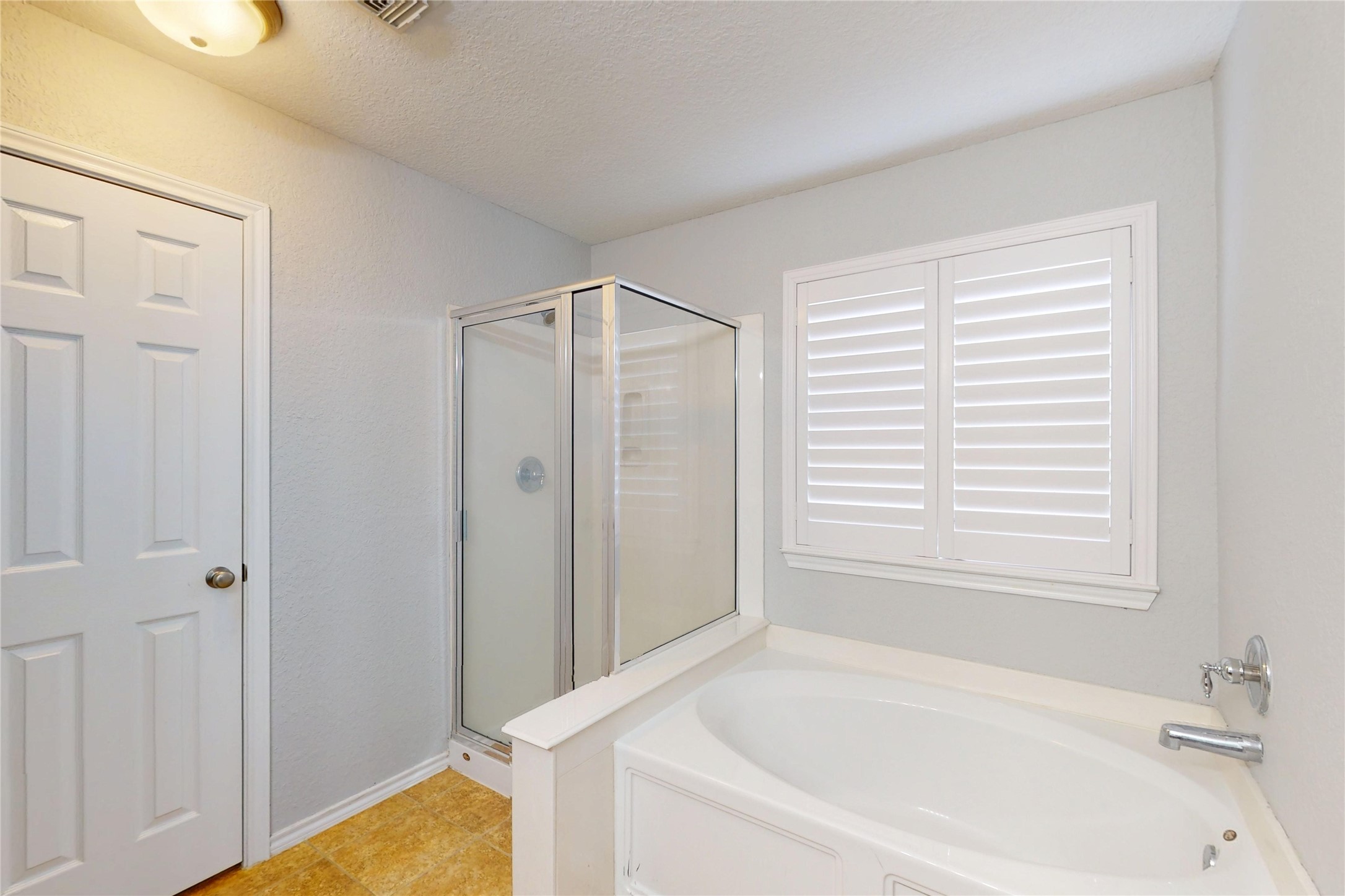 16610 Berkshire Forest Drive Property Photo 8