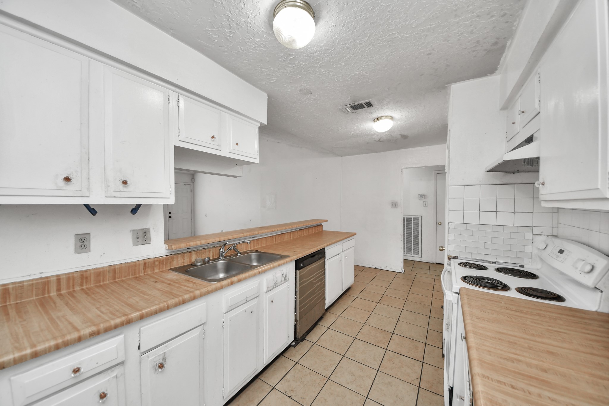 9502 Spiralwood Lane Property Photo 7