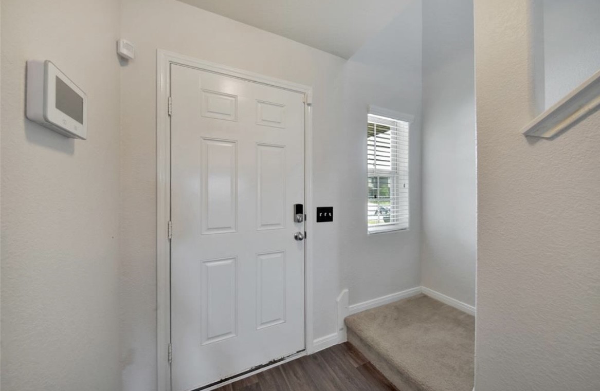 10118 Dawson Hill Lane Property Photo 2