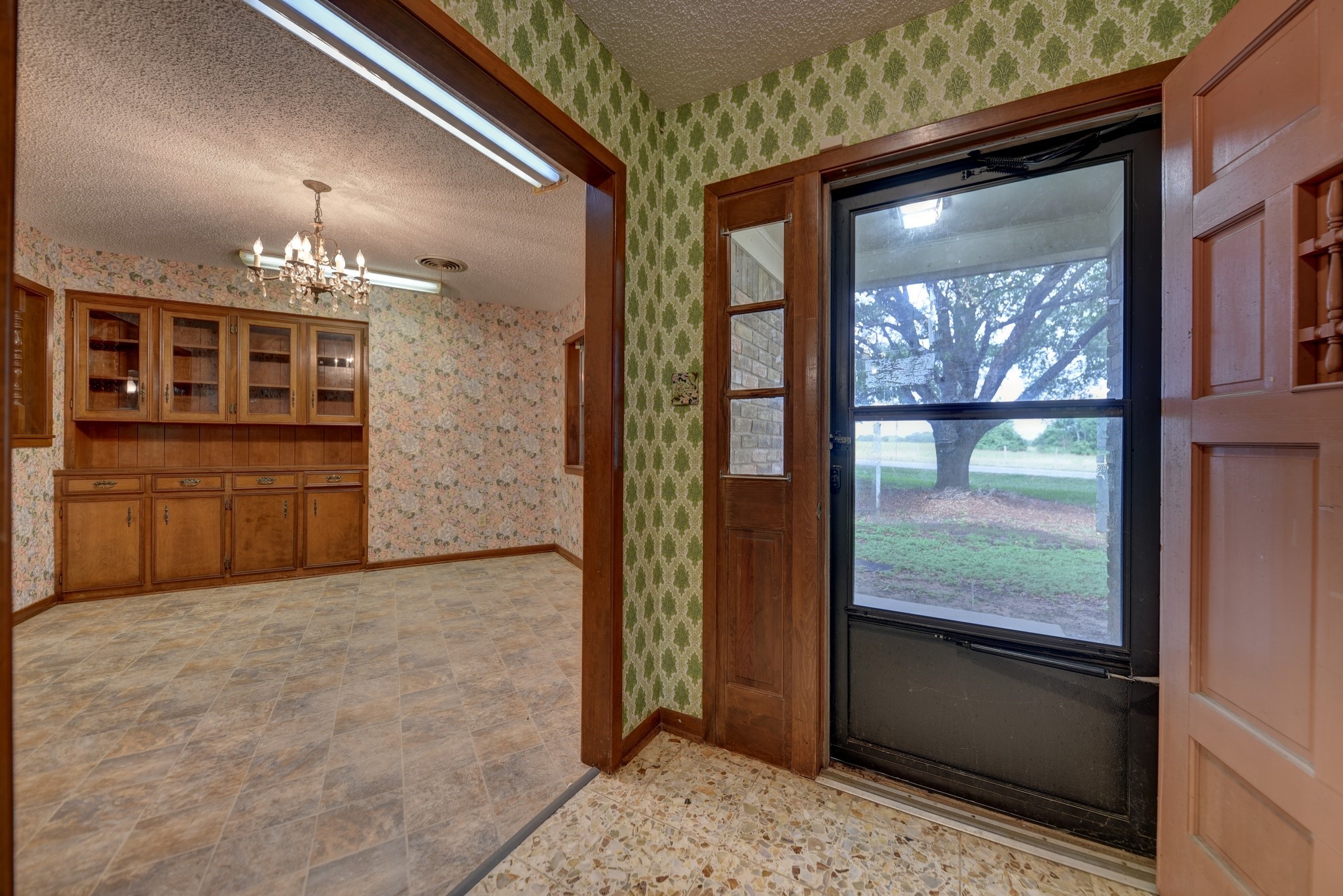915 Farmers Road Property Photo 4