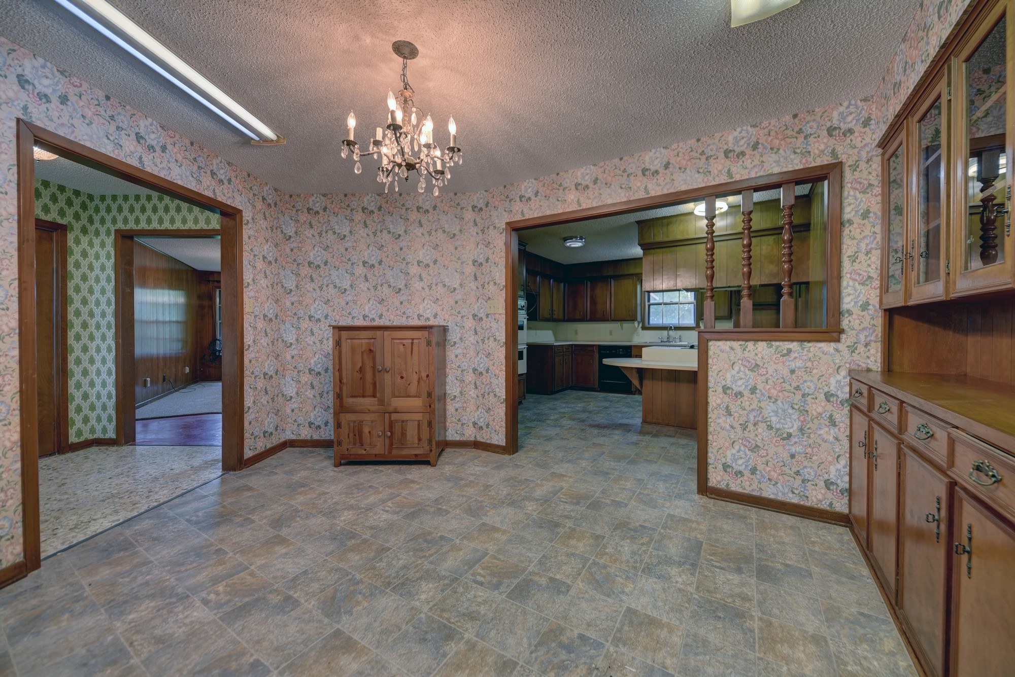 915 Farmers Road Property Photo 6