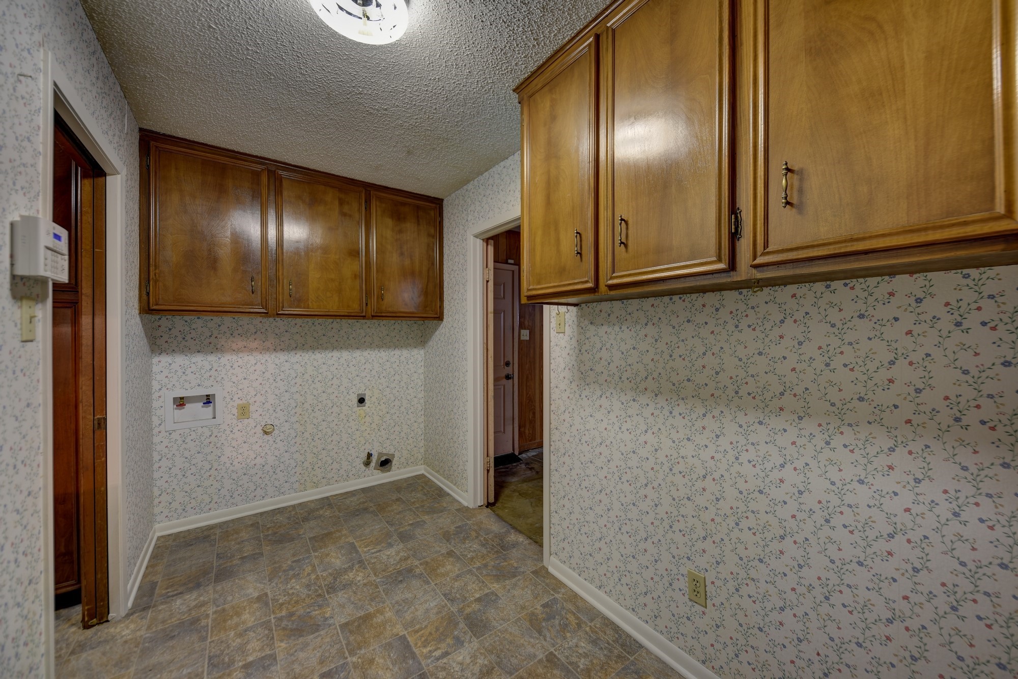 915 Farmers Road Property Photo 14