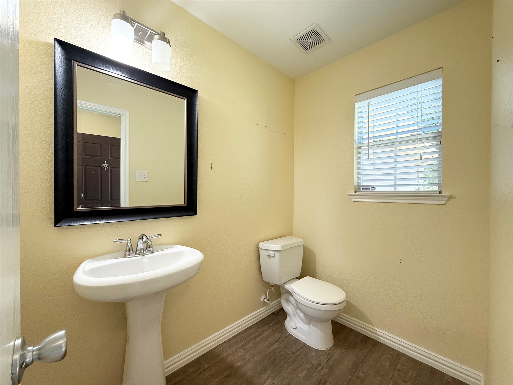 910 Staffordale Manor Lane Property Photo 6
