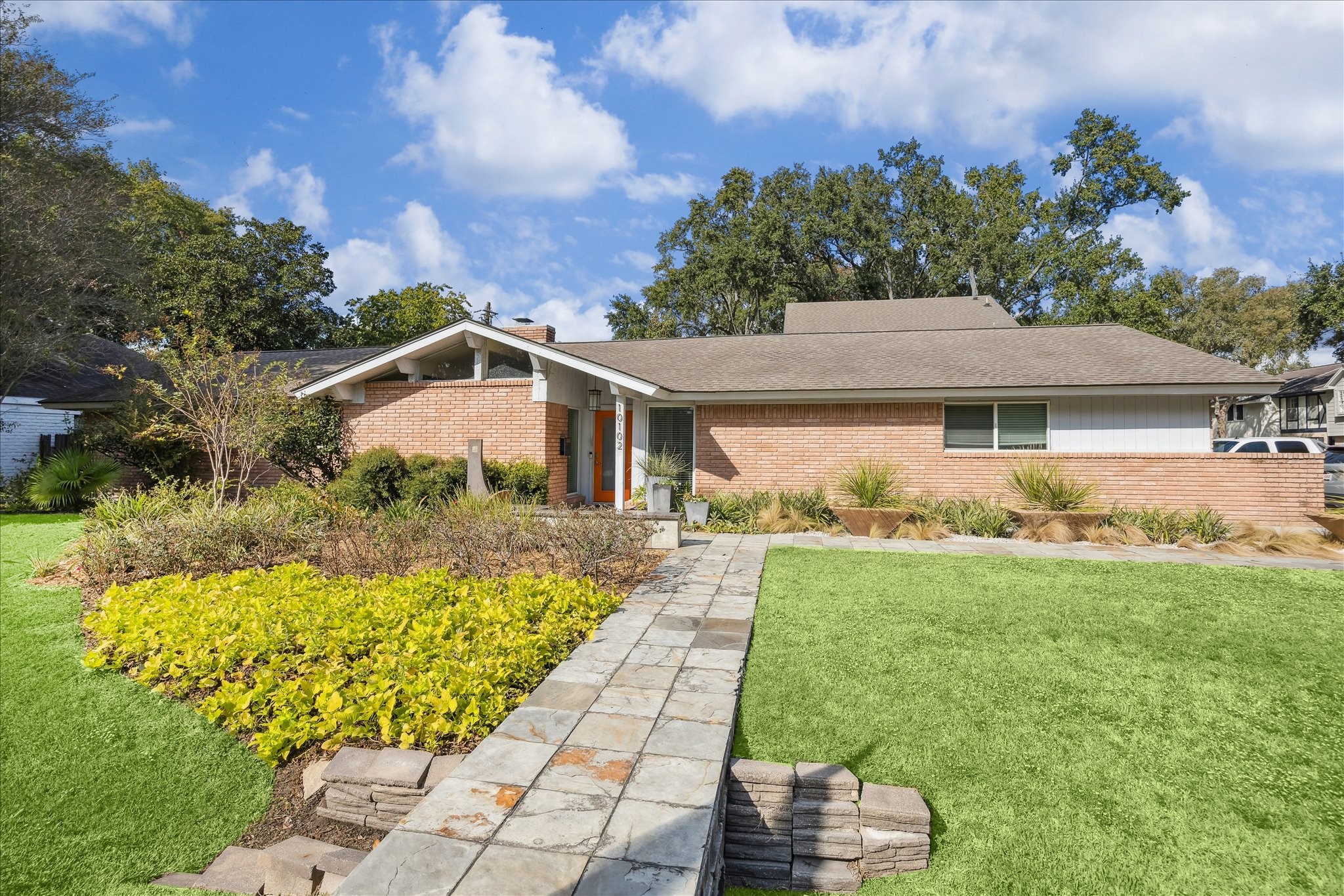 10102 Knoboak Drive Property Photo 2