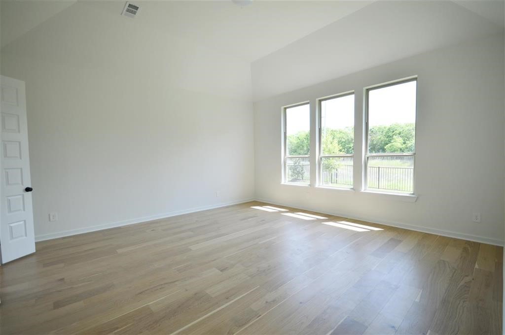 4410 Crossfield Property Photo 10
