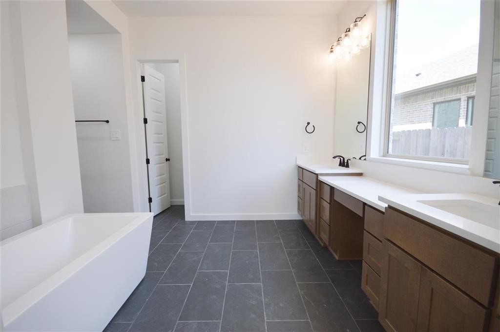 4410 Crossfield Property Photo 11
