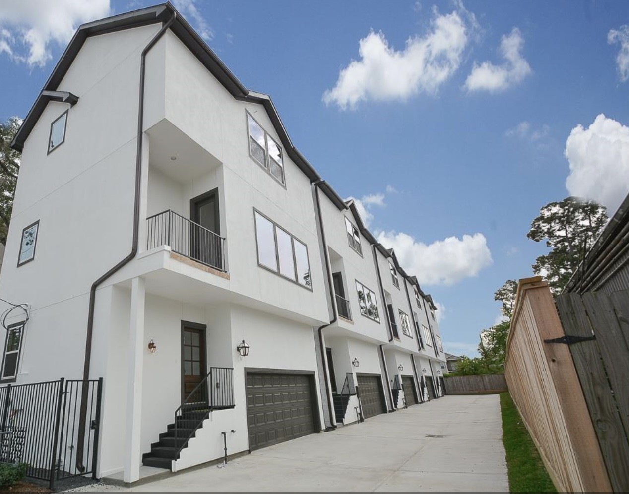 1548 W 23rd Street Property Photo 1