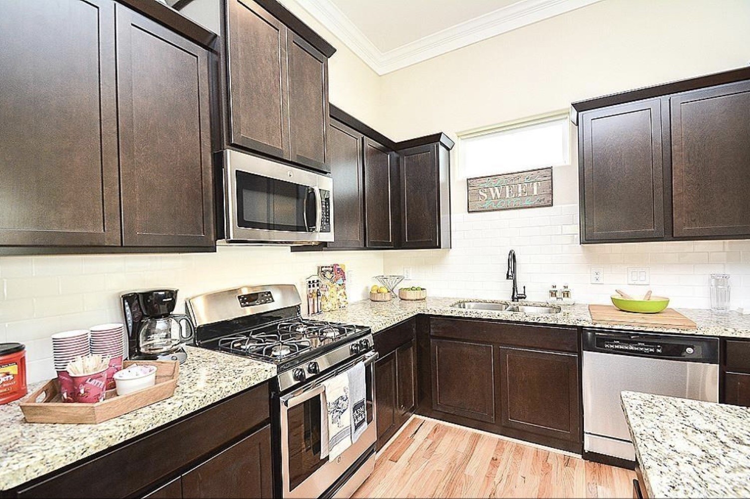 1548 W 23rd Street Property Photo 6