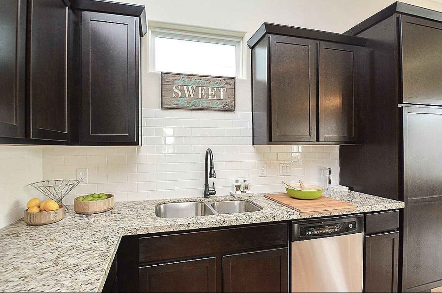 1548 W 23rd Street Property Photo 8