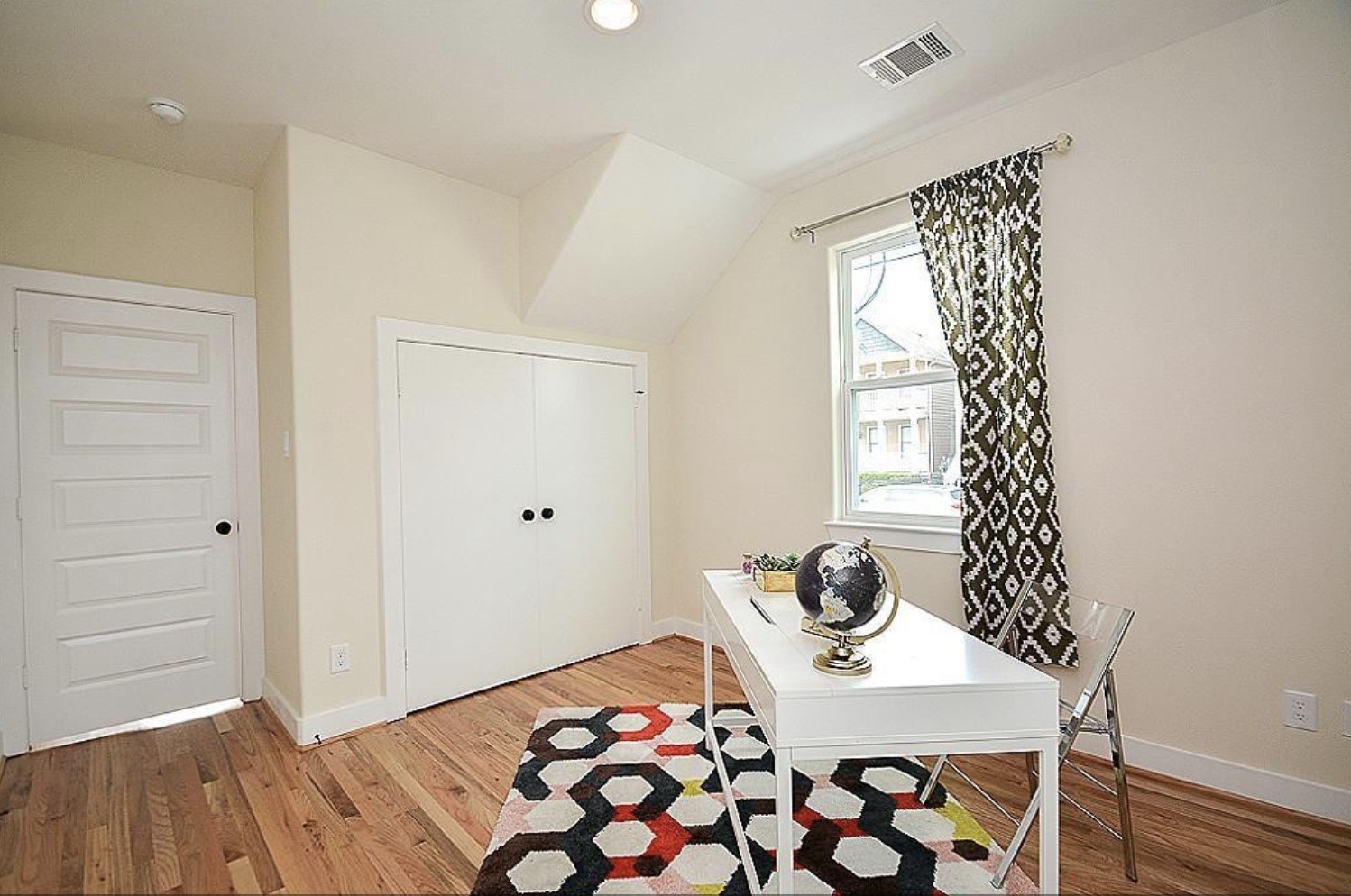 1548 W 23rd Street Property Photo 12