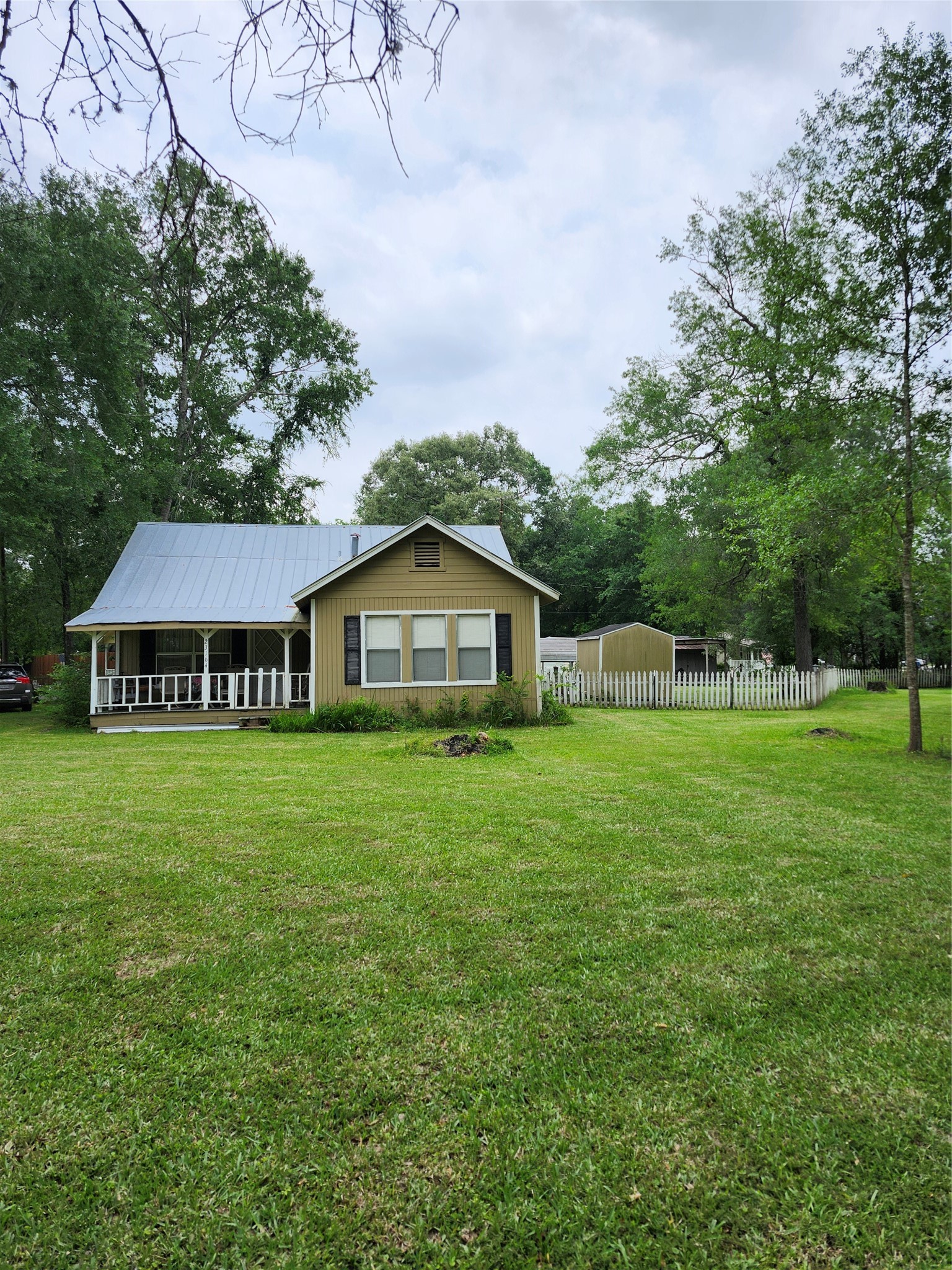 23164 Albert Drive Property Photo 1