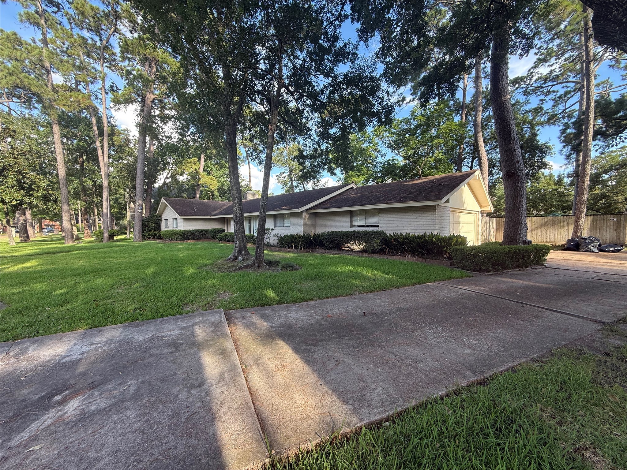 11915 Steppingstone Lane Property Photo 4