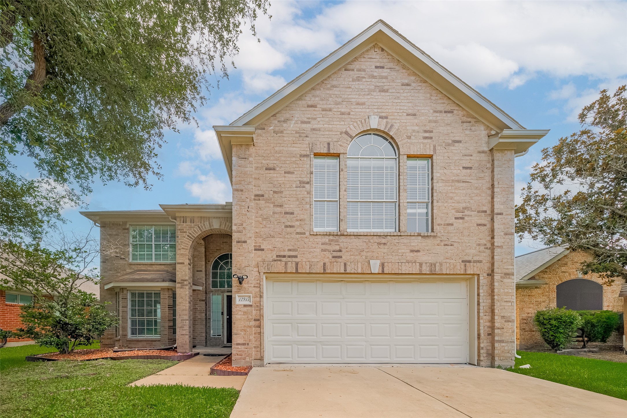 12915 Stratford Heights Drive Property Photo 1