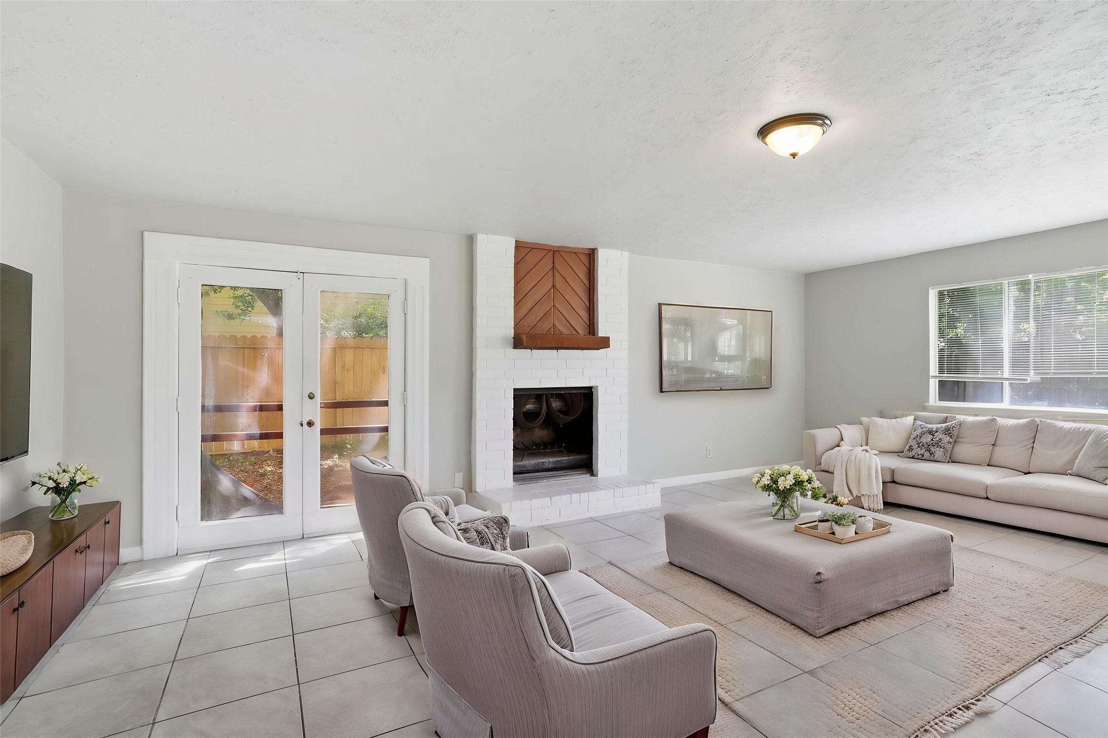2315 Hampton Road Property Photo 4