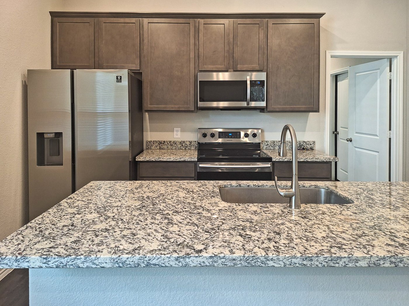 11781 White Cedar Street Property Photo 1
