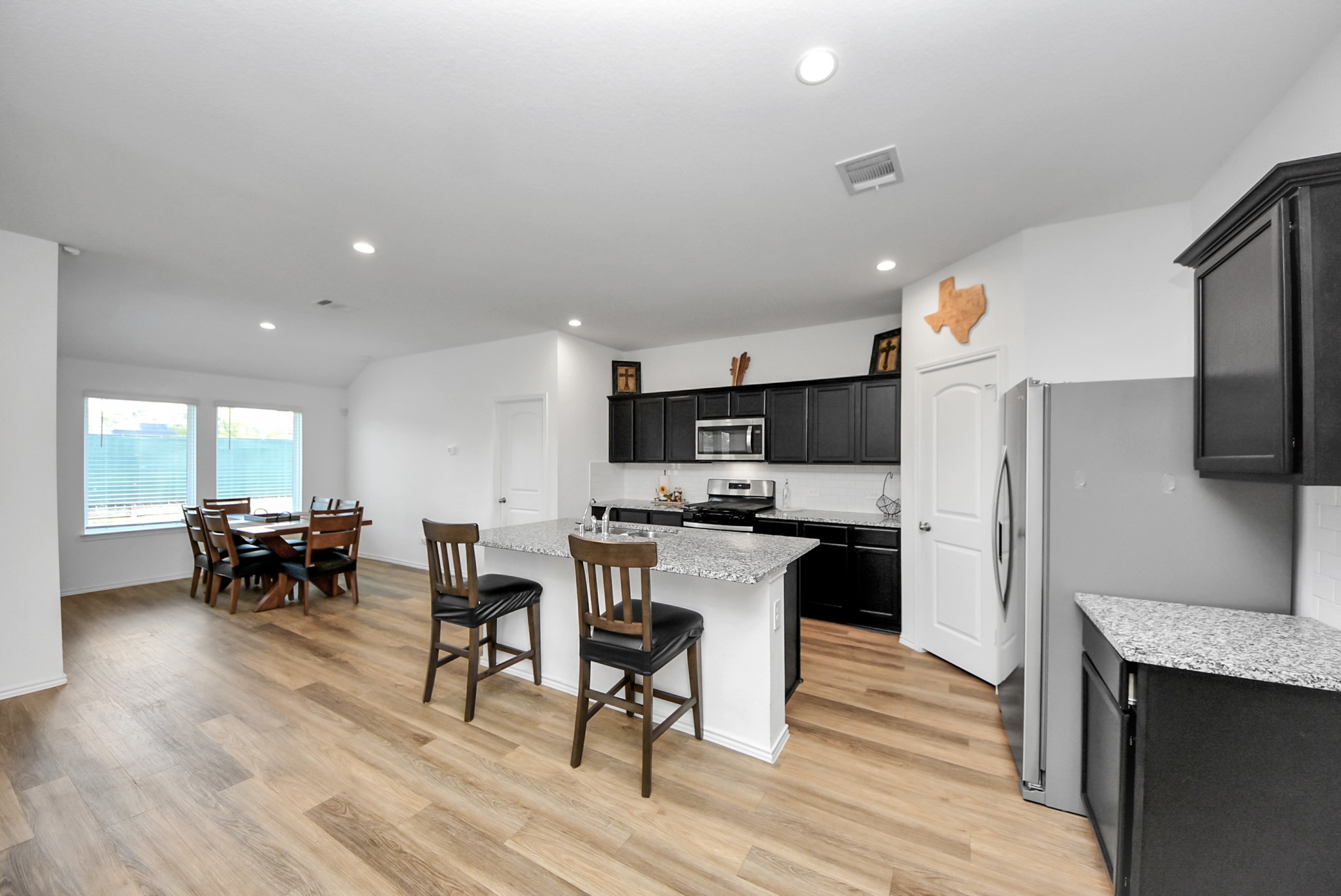 21227 Sunnyridge Way Property Photo 6