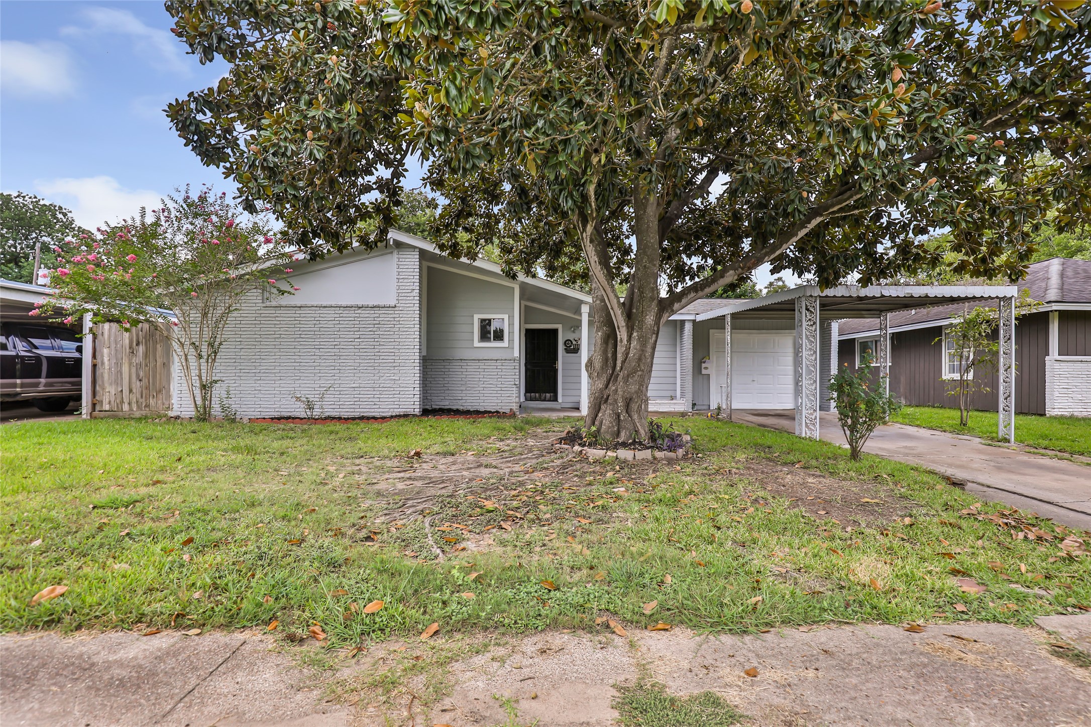 666 Elton Street Property Photo 2