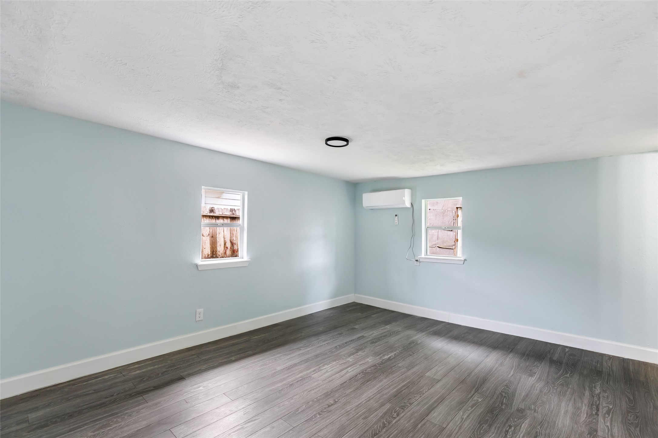 666 Elton Street Property Photo 19