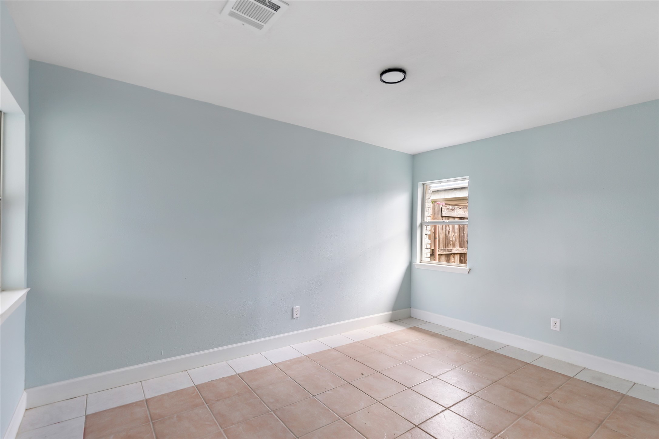 666 Elton Street Property Photo 22