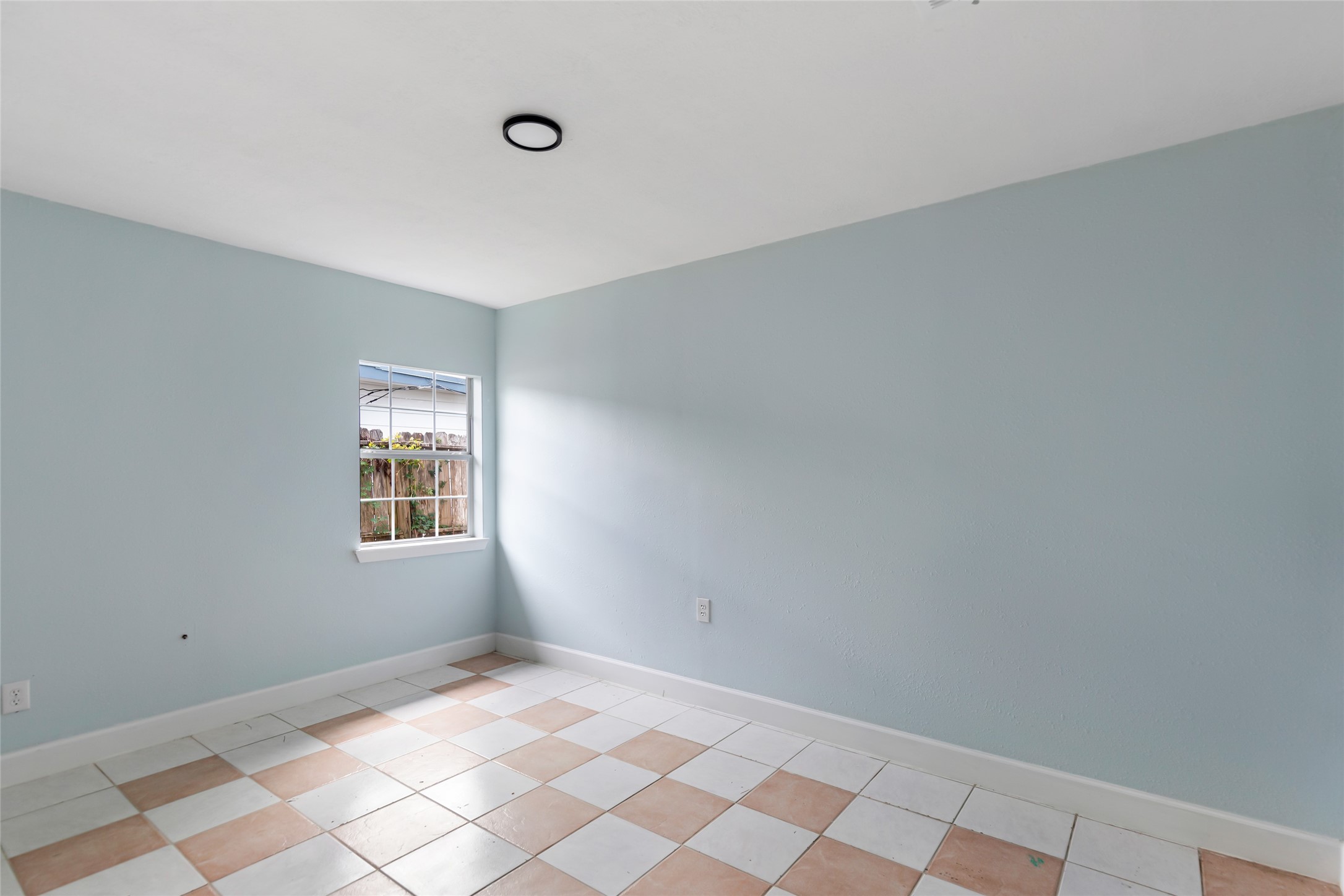 666 Elton Street Property Photo 25