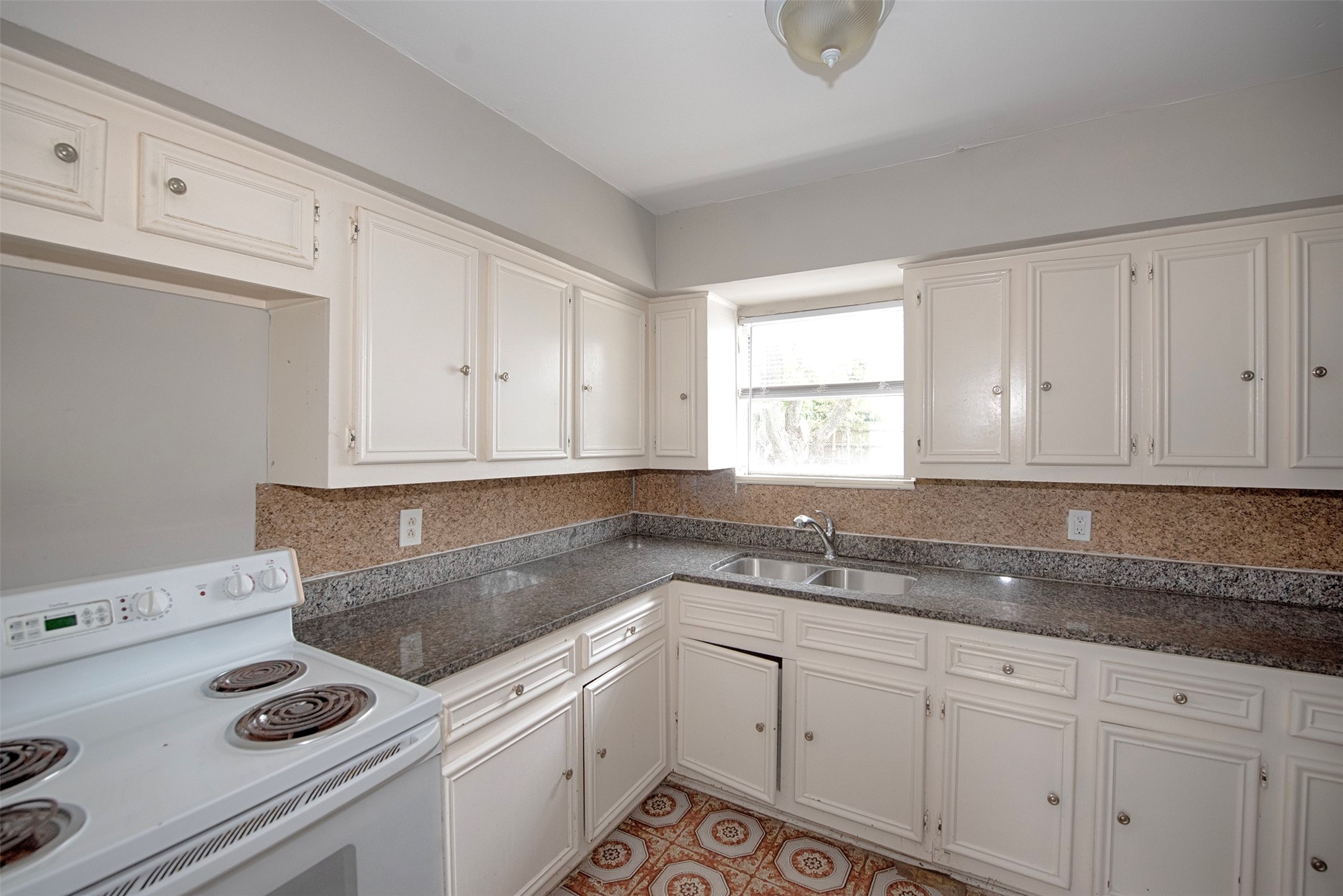1211 1st Avenue N Property Photo 9