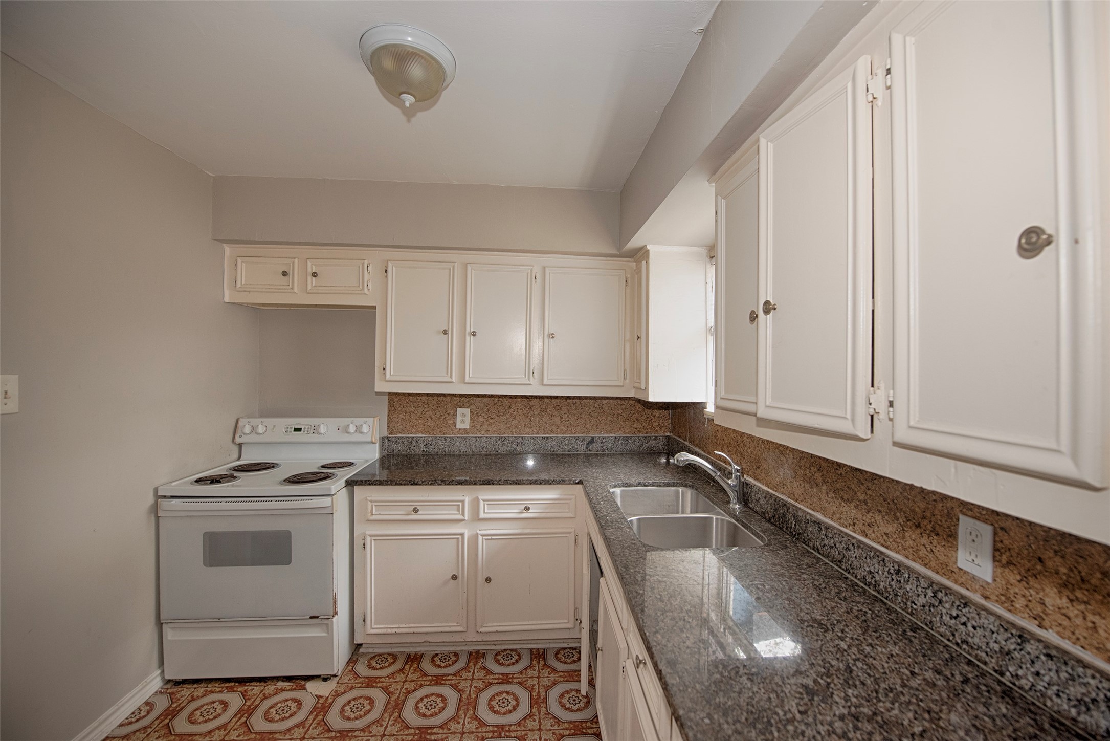 1211 1st Avenue N Property Photo 10